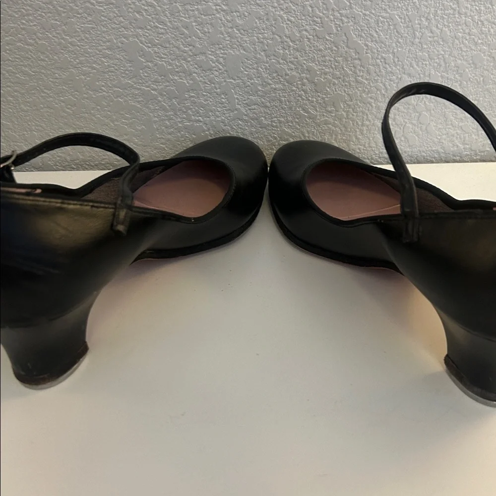 Capezio Girls Black Closed Toe Ankle Strap‎ Kitten Heel Tap Dance Shoes Size 8W